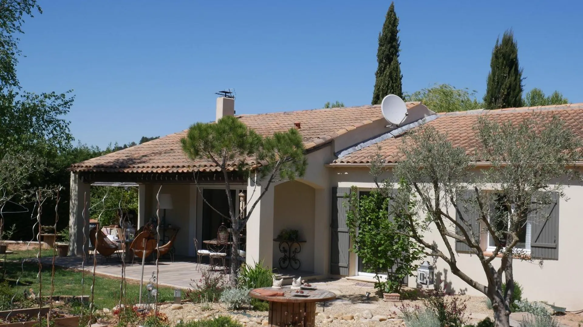 Proche Aix En Pce, Villa Confortable Avec Piscine Privee Fuveau 0*,  France